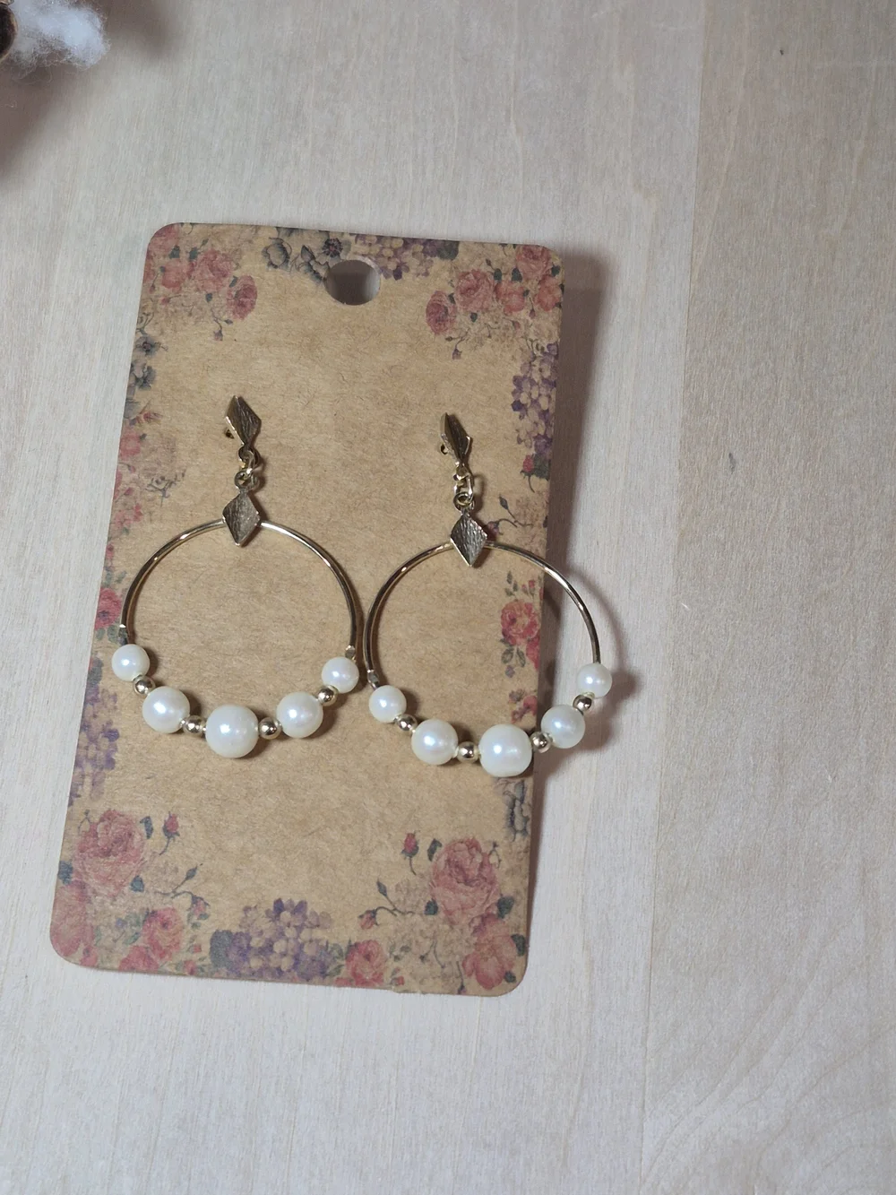 💛🤍NEW💛🤍 PRETTY!! Vintage Freshwater Pearl Gold Hoop Earrings